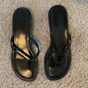 Black thong sandals with small heel wedge